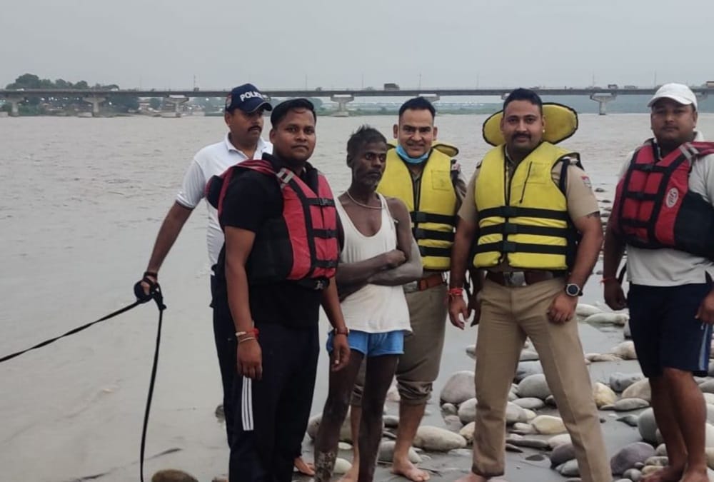 Haridwar News: Youth Rescue from ganga after he jump in river