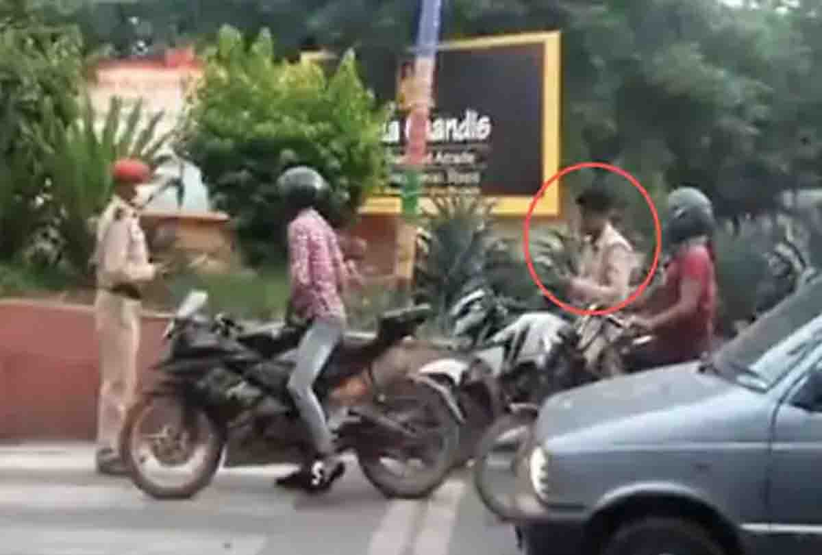 Seeing the constable without helmet young man got angry, video goes viral