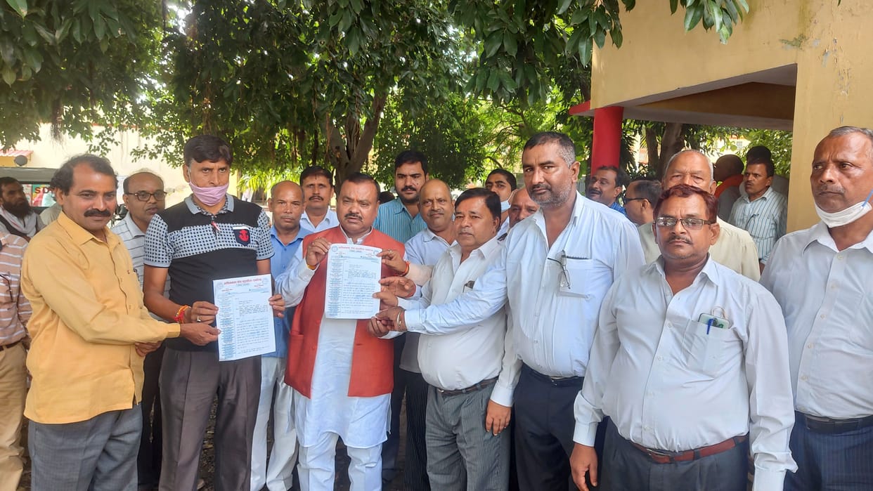 Advocates mobilized for the transfer of Tehsildar
