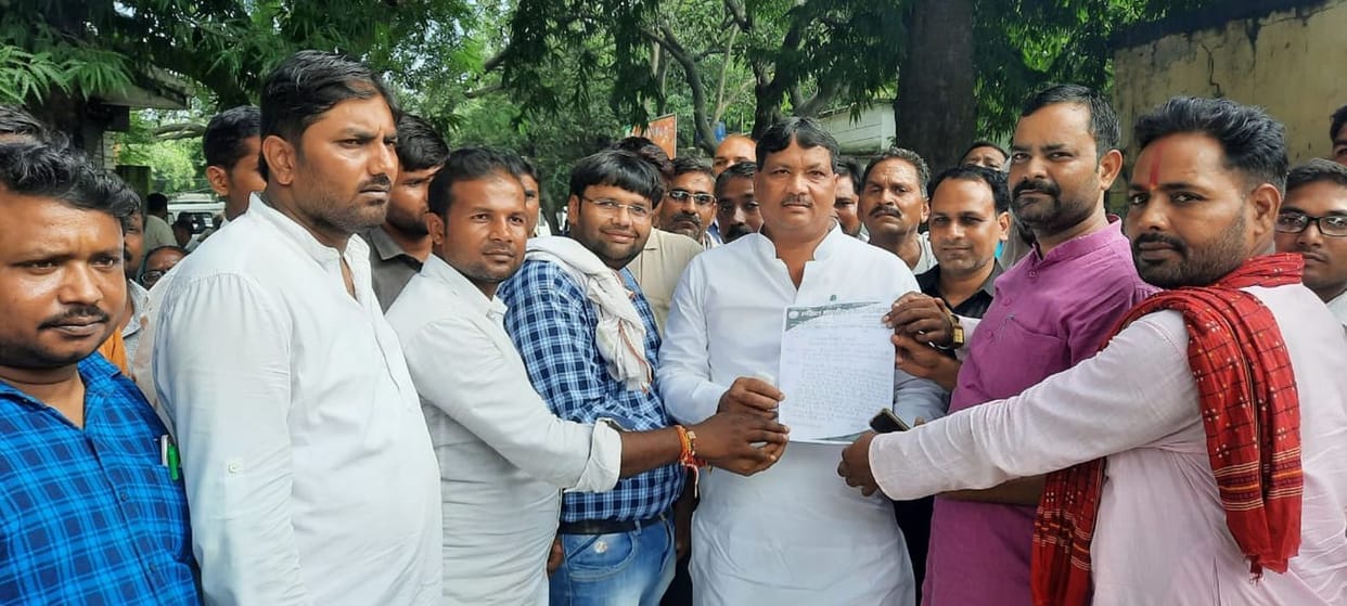 The princes staged a dharna at the main gate of the block office