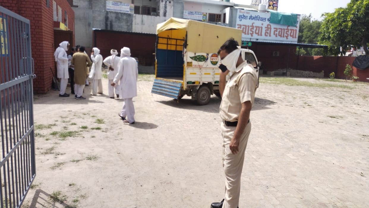 The dead body of a young man who went to Kandela at sister's house was found outside his house, family members accused of murder