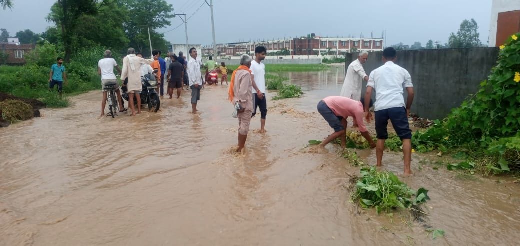 Sheetla water entered many villages, crops destroyed