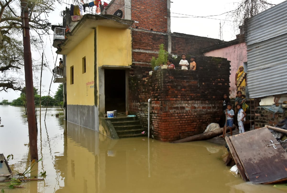 Gorakhpur flood Update Rapti and Rohin river reached above danger mark due to heavy rain in nepal