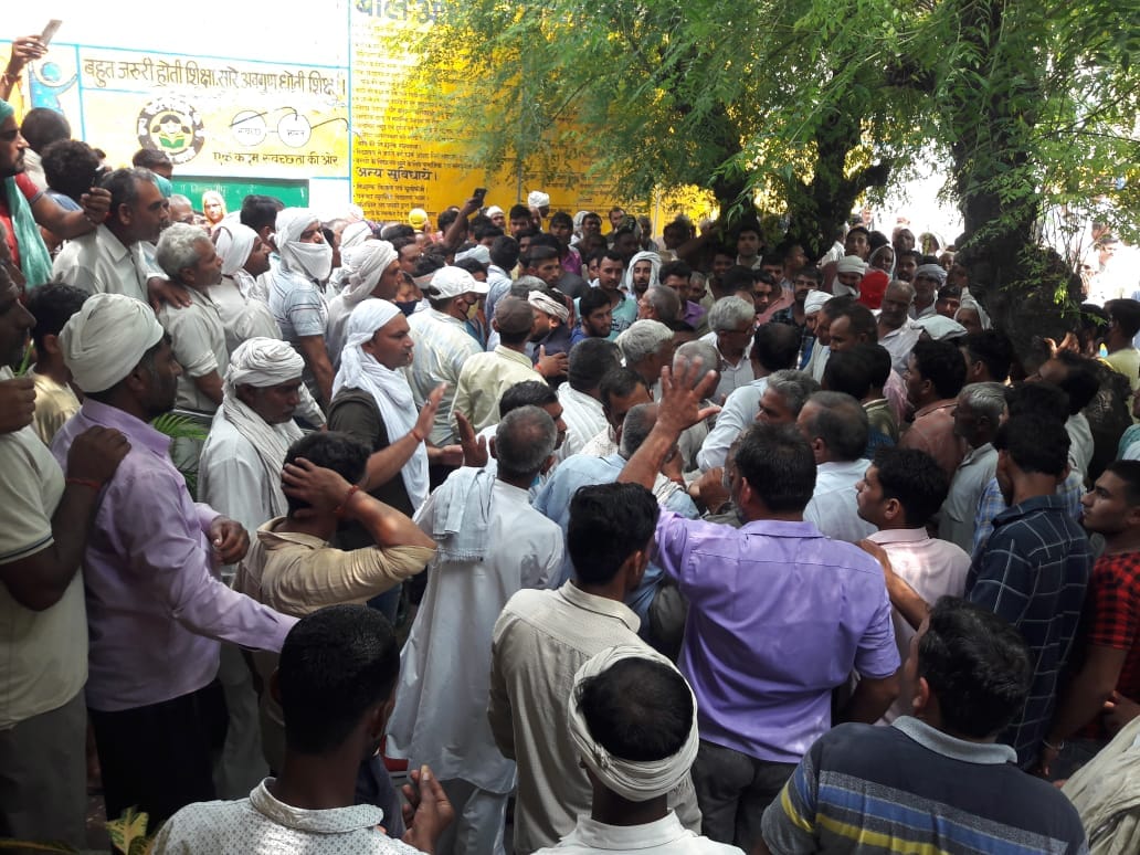 Villagers clash with each other during ration shop allotment process
