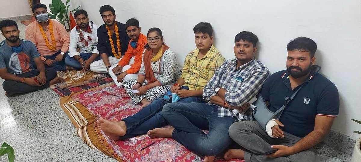 ABVP workers Hunger strike continues in BHU disturbances in admission process