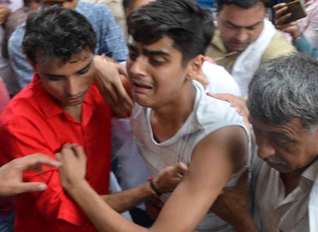 Insensitive to the murder of parents, Abhishek said, cannot live without parents
