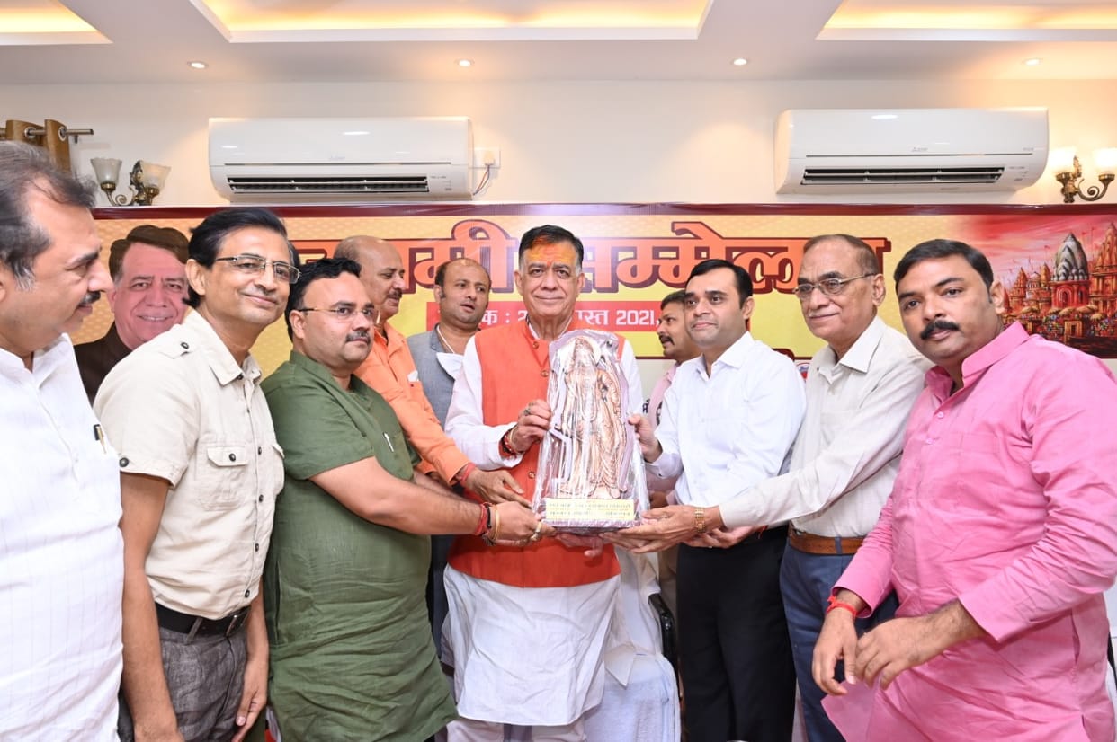 Up cabinet minister satish mahana attack on sbsp chief omprakash rajbhar aimim chief owaisi and bhim army chief chandra shekhar in varanasi