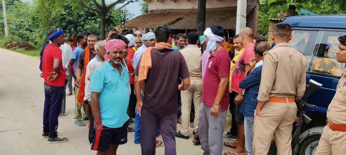 Husband killed wife by hammer shot in head daughter lodged FIR against father in ghazipur