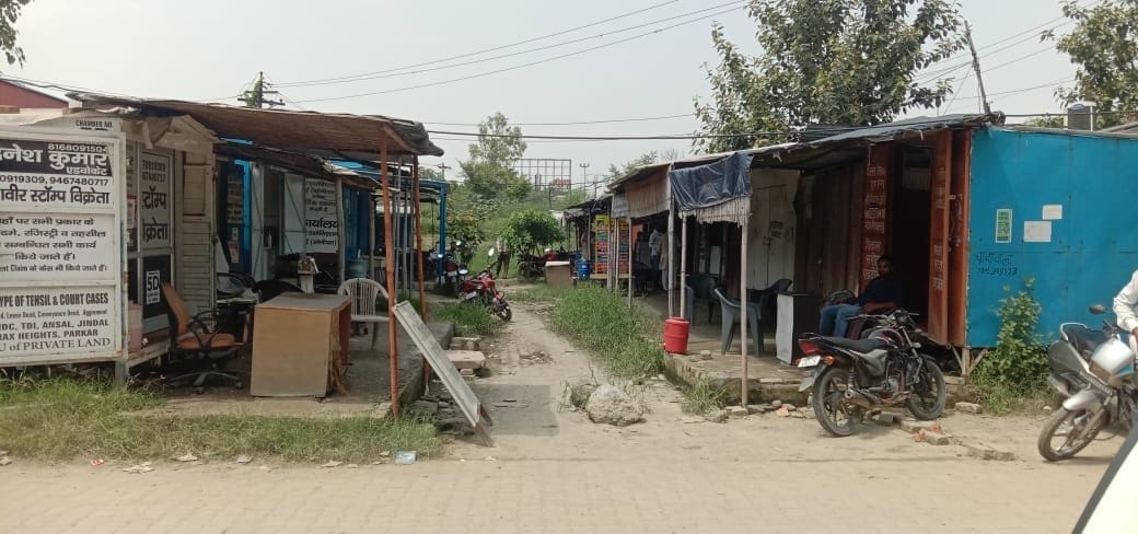 Thieves broke the locks of more than 20 kiosks in Rai Sub Tehsil
