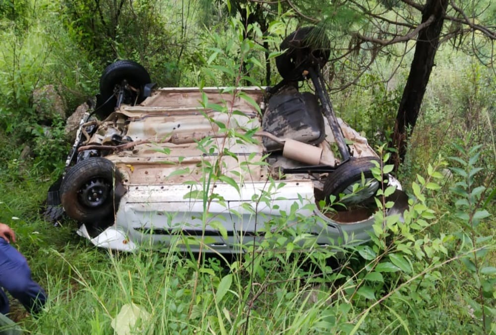 Tew Tehri News: Car Fell into ditch, Two passengers Died