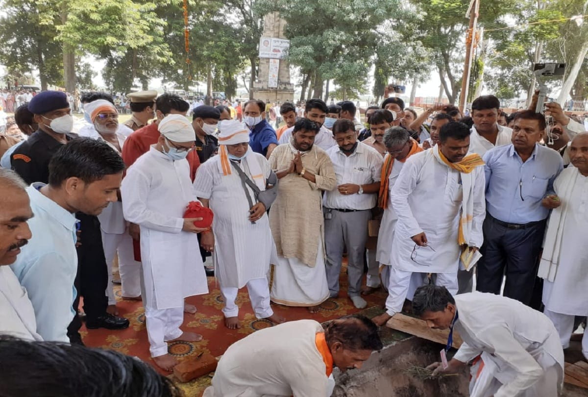 ashes of Kalyan Singh are kept in garden from which political activities used to take place In Aligarh