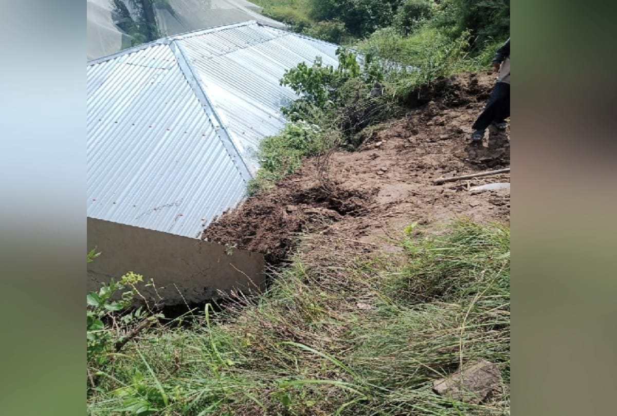 himachal weather today: Clouds burst in Palehi and Kuthed of Kullu, bridge swept away  due to heavy rains in Ani