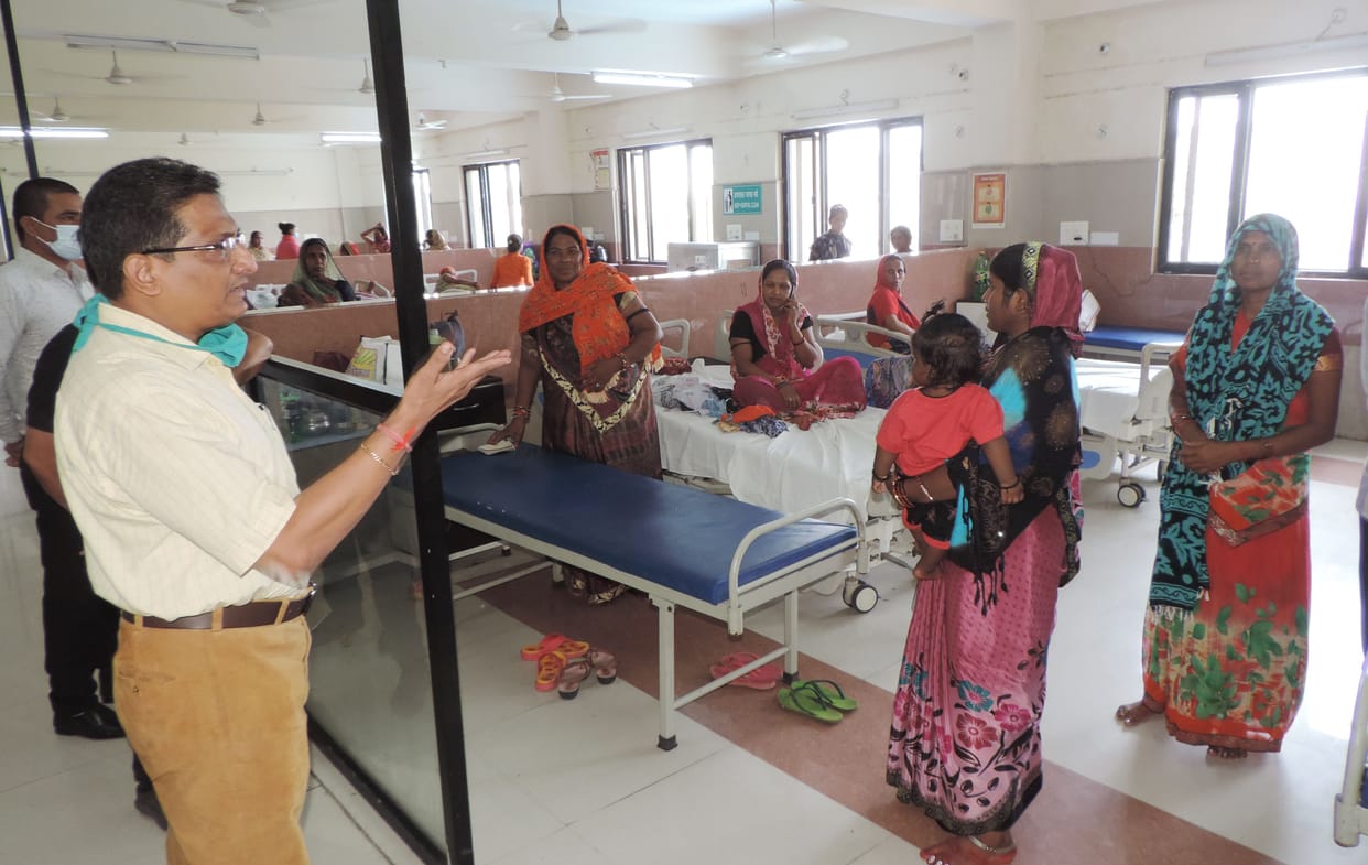 Crowd near patients in women's ward, CMS bifre