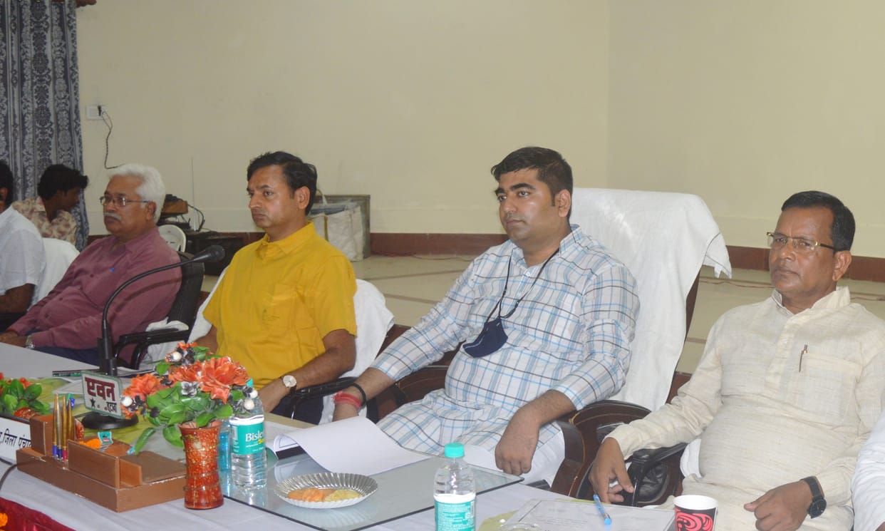 etawah news,Electricity problem, the arbitrariness of the accountants is getting heavy