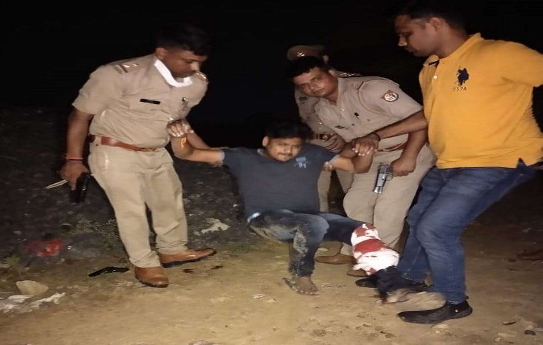 Encounter between police and liquor smugglers in jaunpur one miscreant injured and two arrested