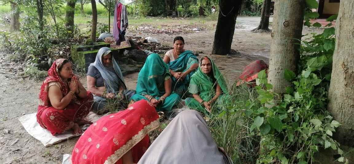 Women offer prayers on Lalhi Chhath