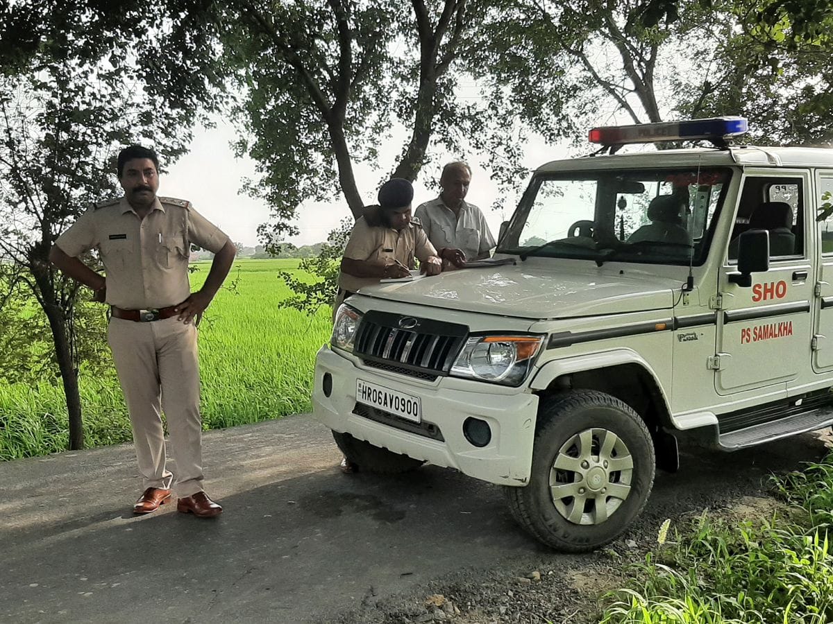 One lakh rupees and gold chain looted by attacking bike rider