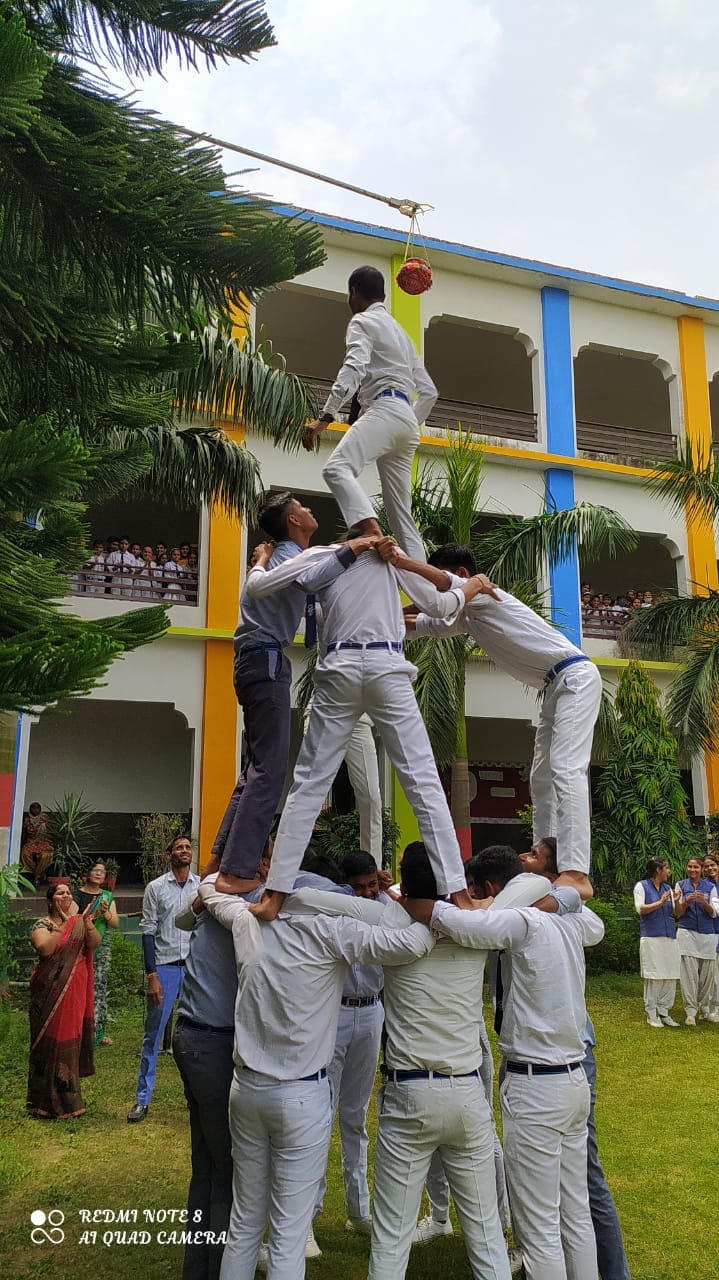 Suhana tops in Makhan Handi Competition