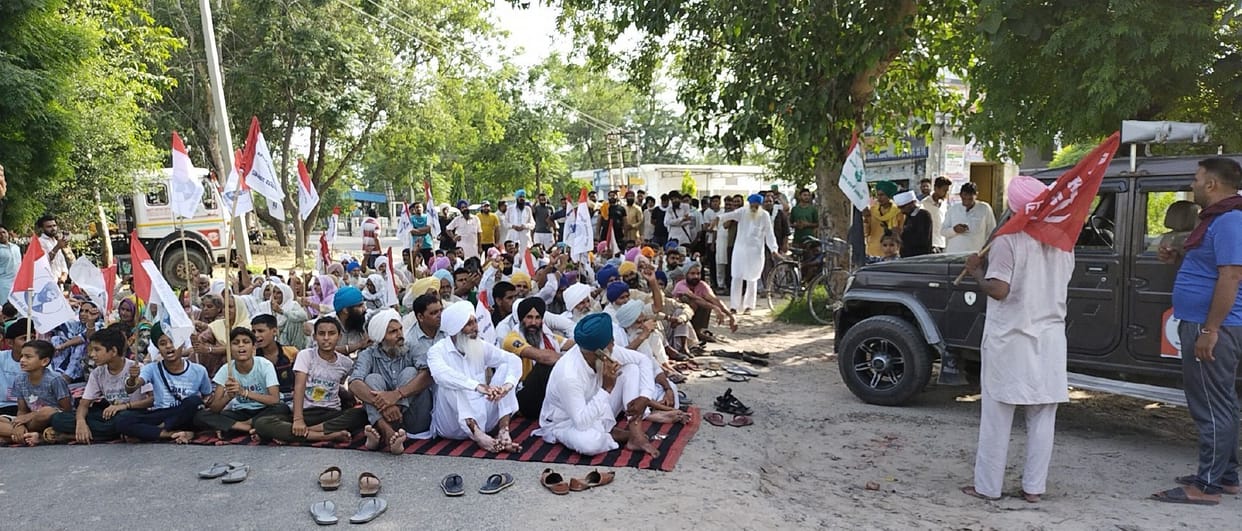 Farmers sitting on the highway, jammed at 14 places in district
