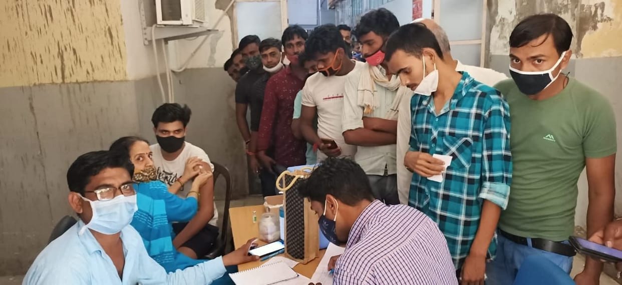 Record 33010 people vaccinated in one day