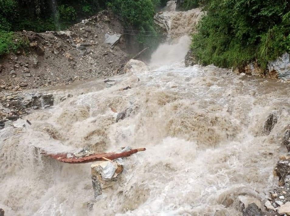 Peepalkoti-Bemru road damaged, movement stalled