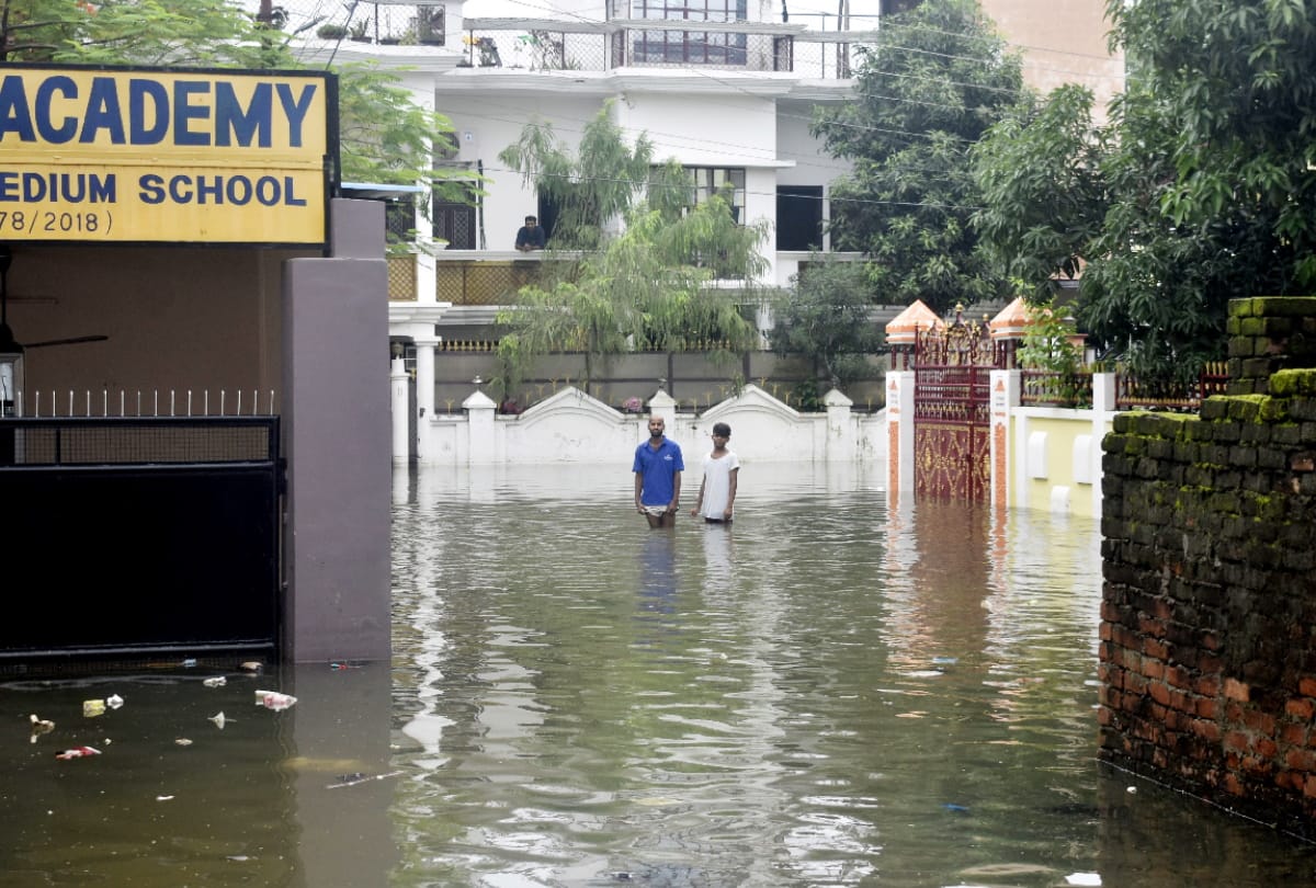 Water Logging On Deoria Road Due To Heavy Rain In Gorakhpur latest photos
