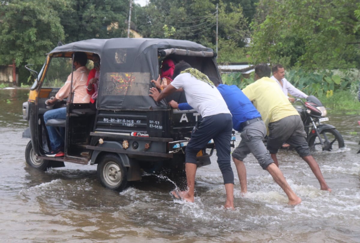 Water Logging On Deoria Road Due To Heavy Rain In Gorakhpur latest photos