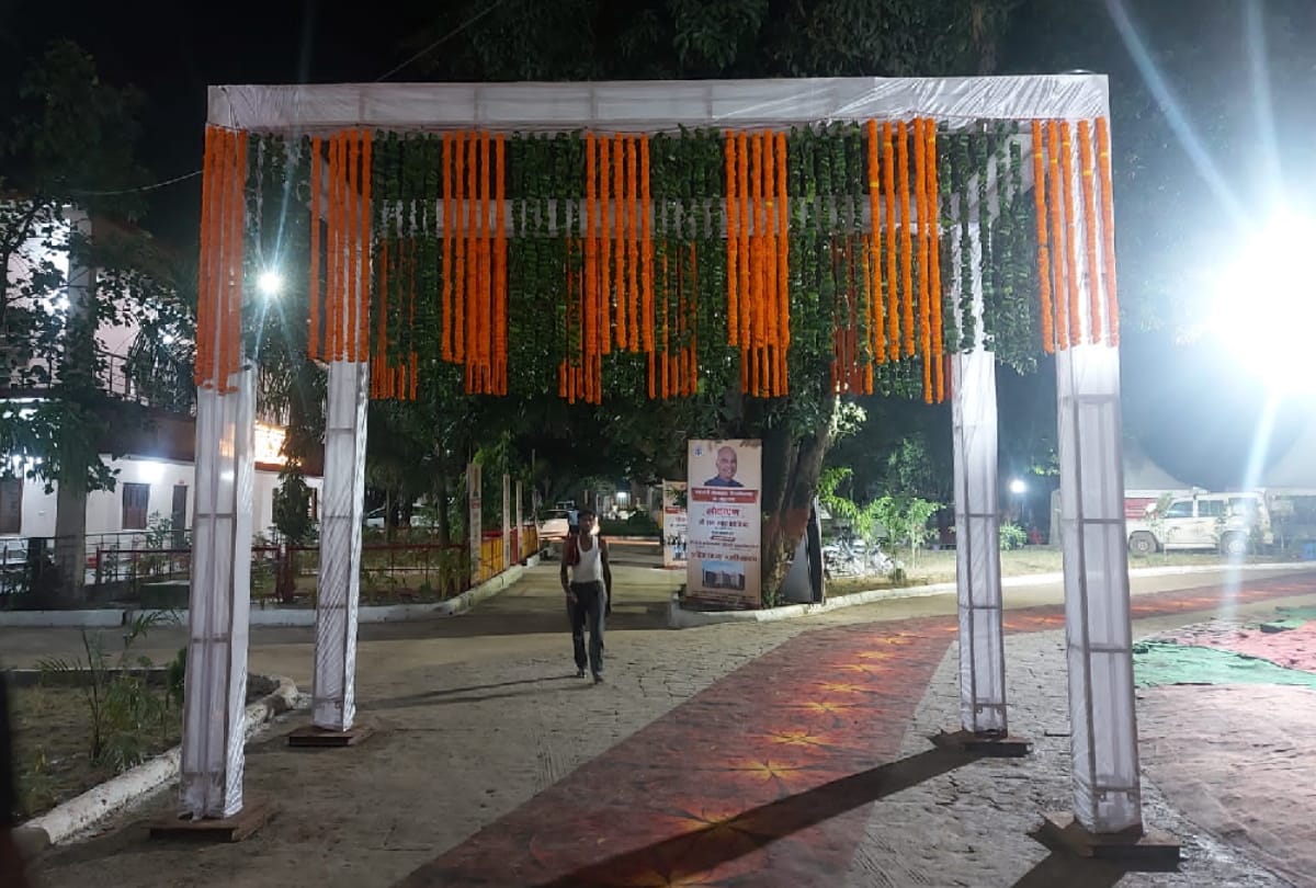 CM Yogi Adityanath performed Rudrabhishek in Gorakhnath temple