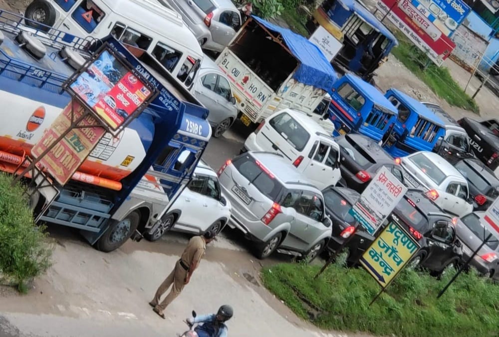 Rishikesh-Dehradun Highway: Heavy Traffic Jam in Shyampur after Bridge Collapse photos