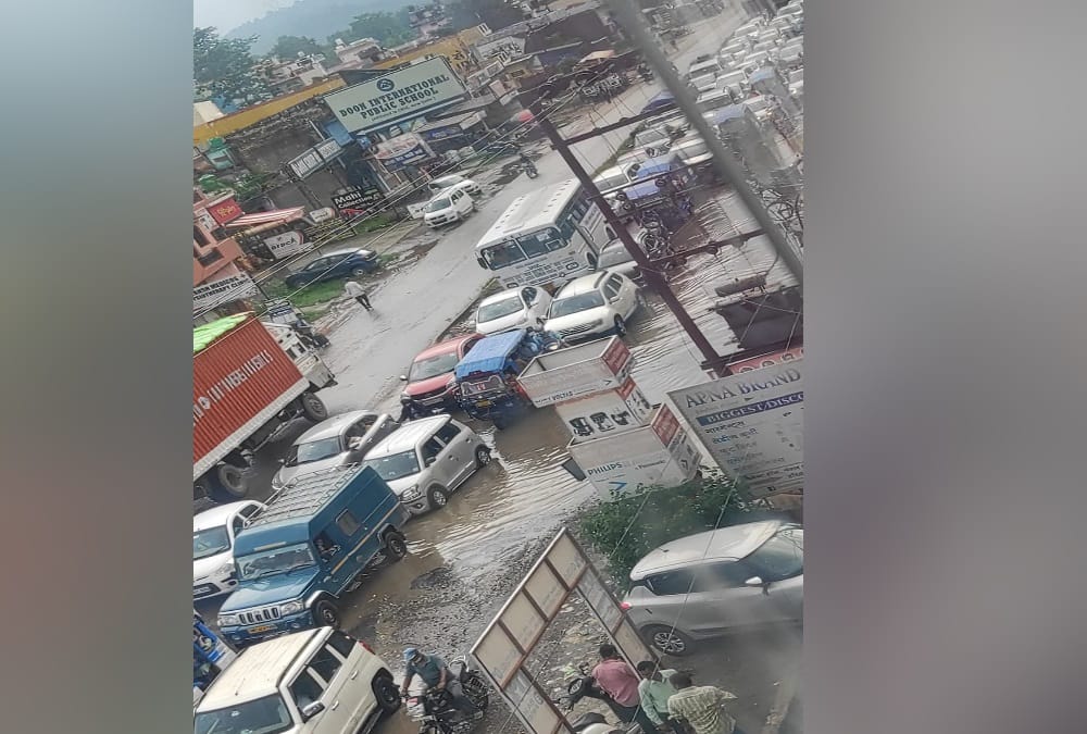 Rishikesh-Dehradun Highway: Heavy Traffic Jam in Shyampur after Bridge Collapse photos