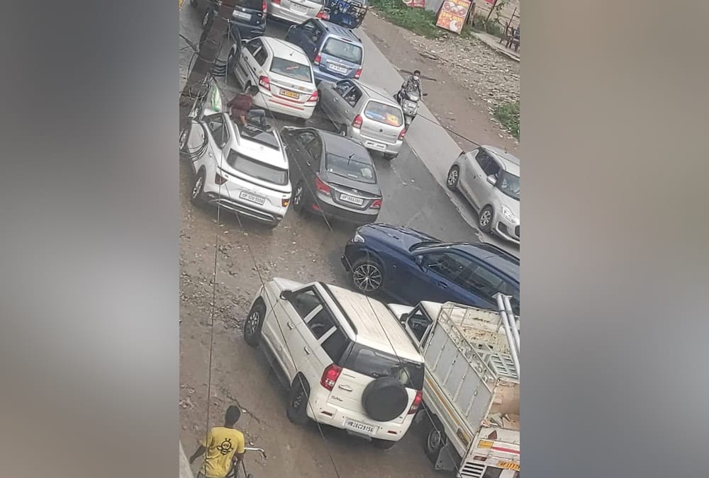 Rishikesh-Dehradun Highway: Heavy Traffic Jam in Shyampur after Bridge Collapse photos