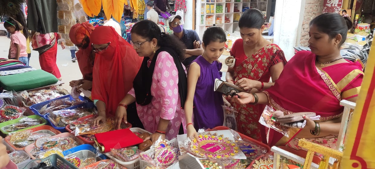 temple,market,clothes,gold,silver