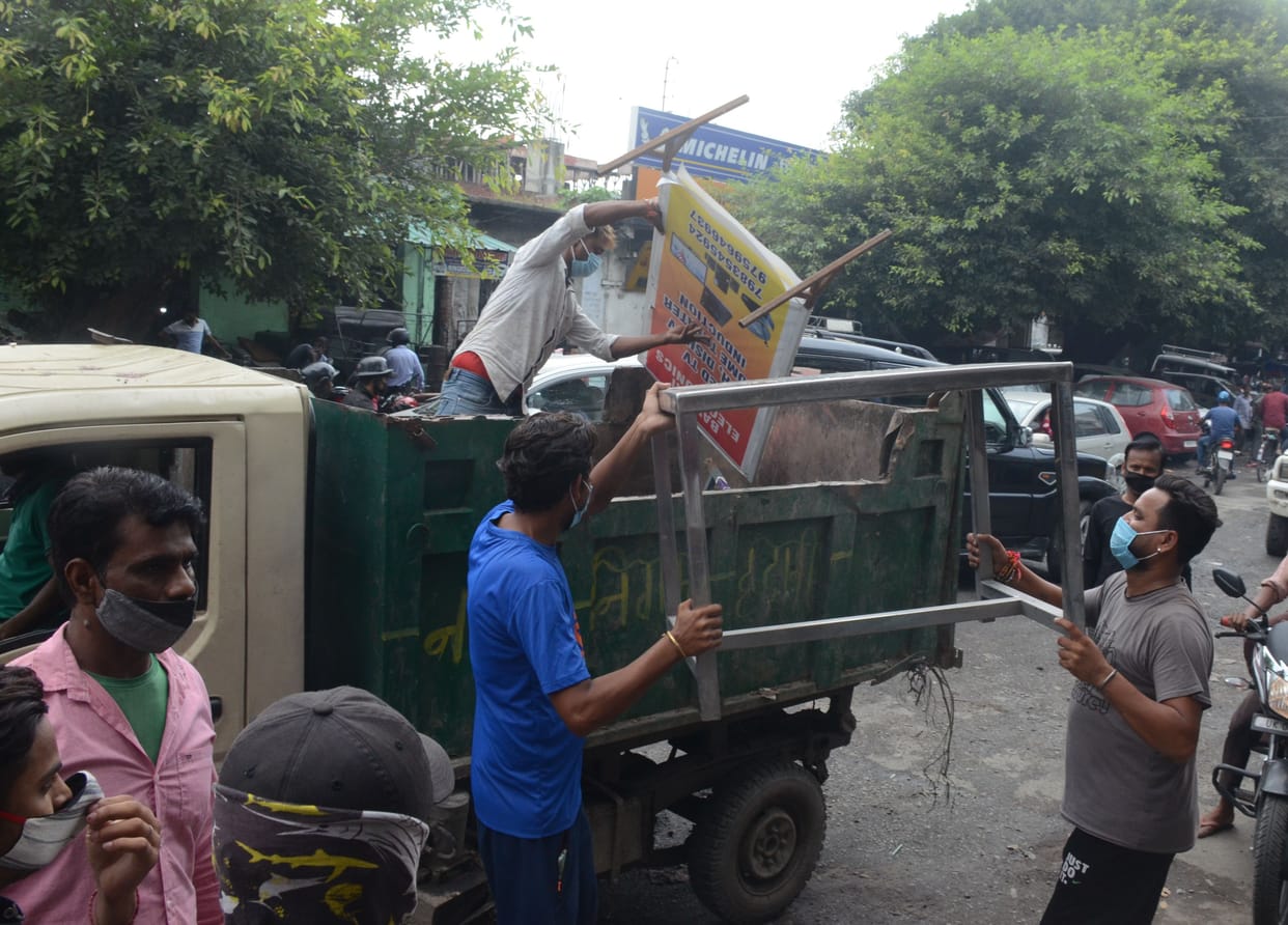 Went to remove encroachment, challan done for not wearing mask