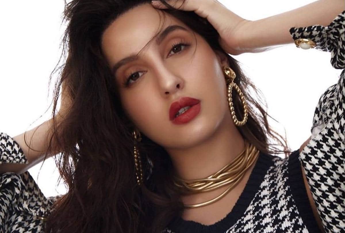 Nora fatehi black and white printed crop top and jacket look photo goes viral