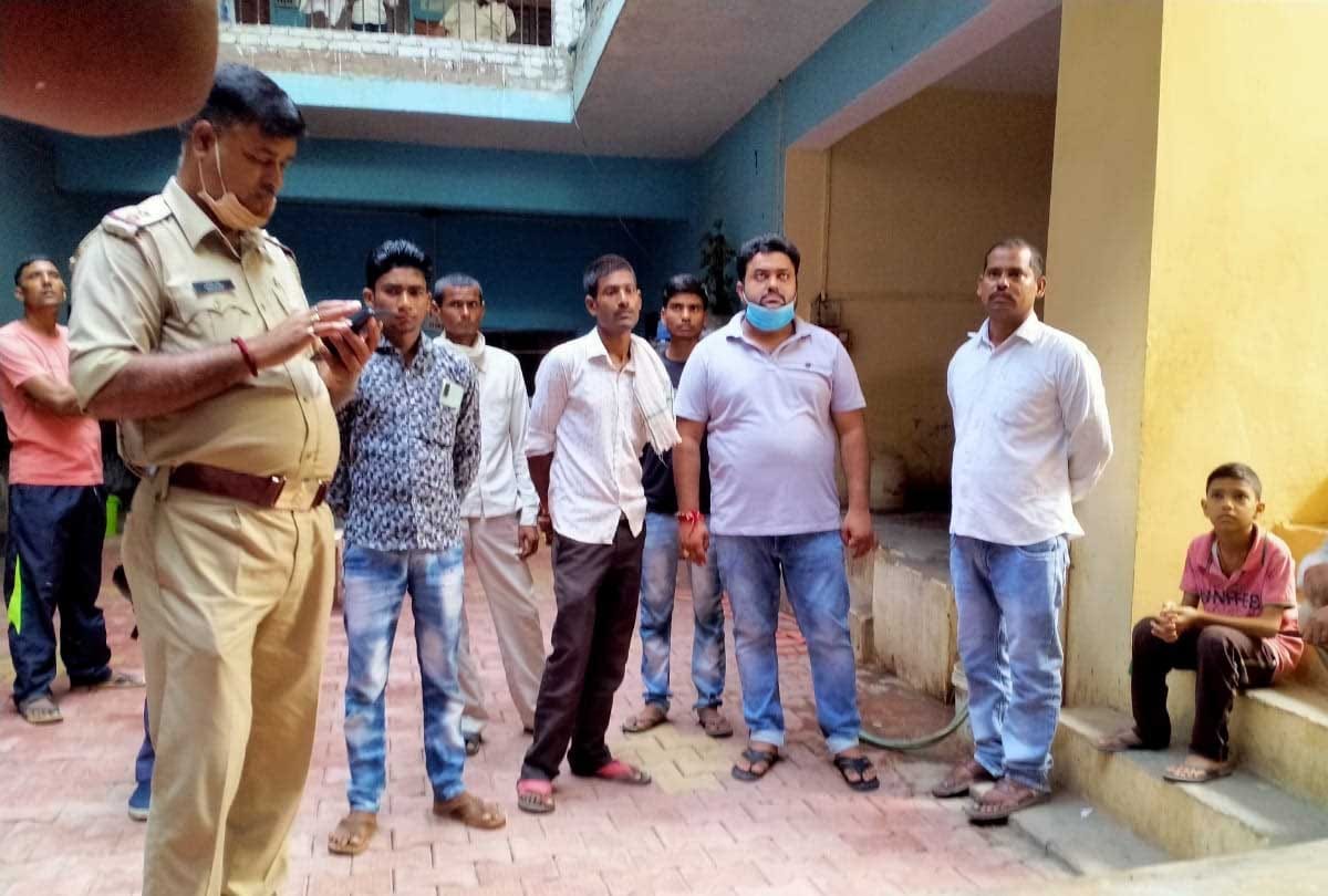 Farrukhabad: Truck driver's body found hanging on the noose, police started investigation