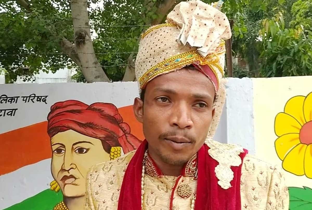 groom ran after seeing bride: Showing photo of a 20-year-old girl and marriege with 45-year-old woman