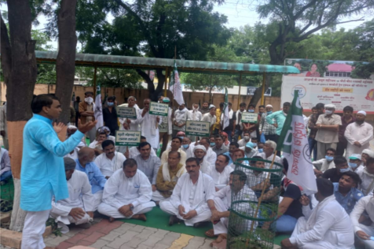 Baghpat: RLD celebrated Kisan Kranti Day in protest against inflation