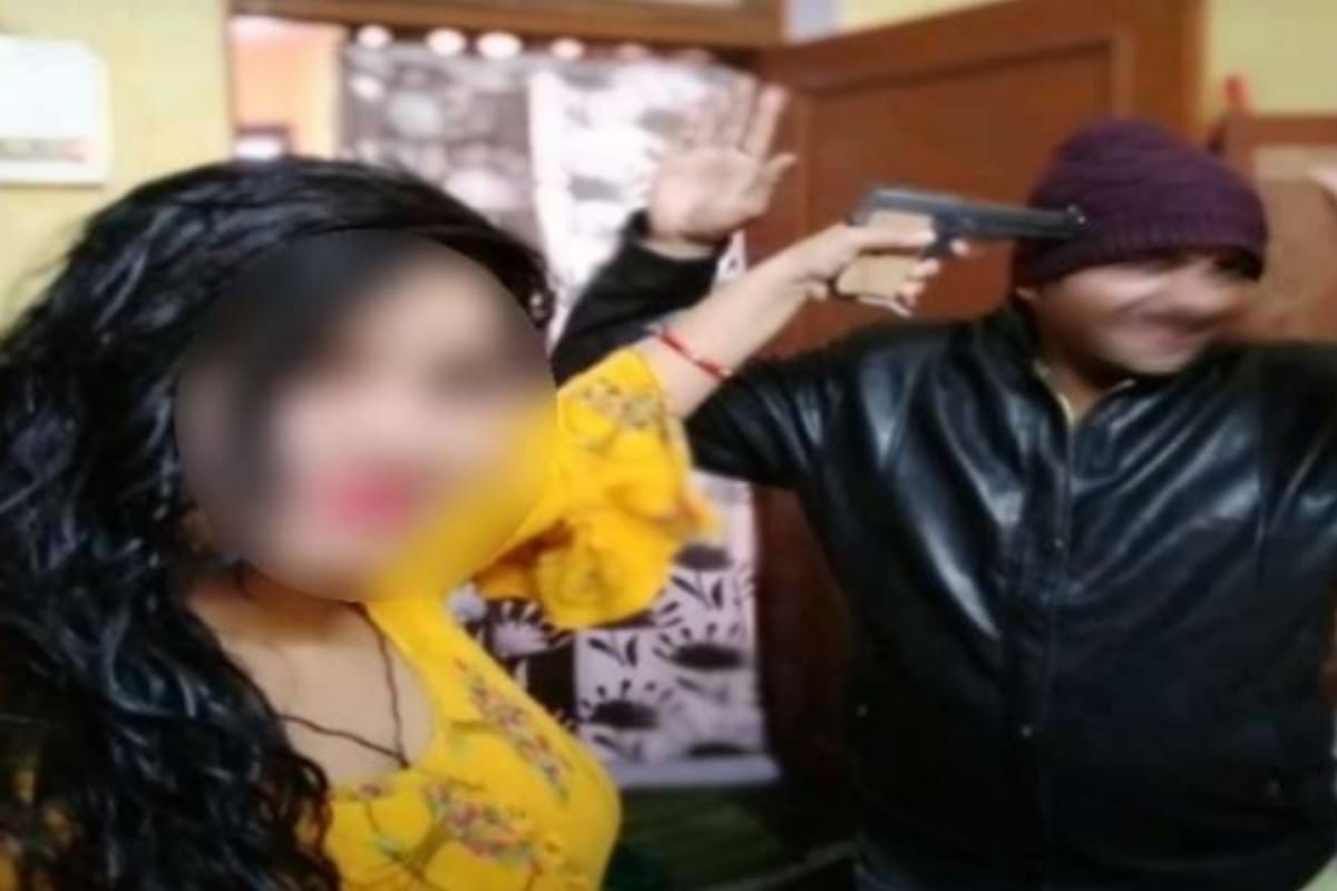 Baghpat: fight between nanad and Bhabhi comes to social media, photo goes viral with pistol and boyfriend