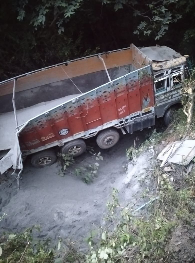 truck fell down due to land slide