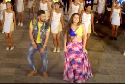 bhojpuri star Amrapali Dubey and nirahua dance video goes viral on social media