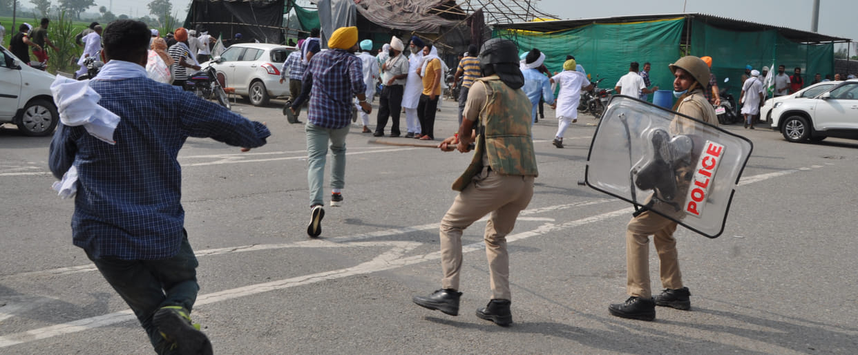 Lathi charge on farmers who came to protest against BJP meeting