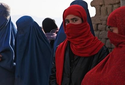 अफगानिस्तान में लड़कियों के स्कूल जाने पर रोक....