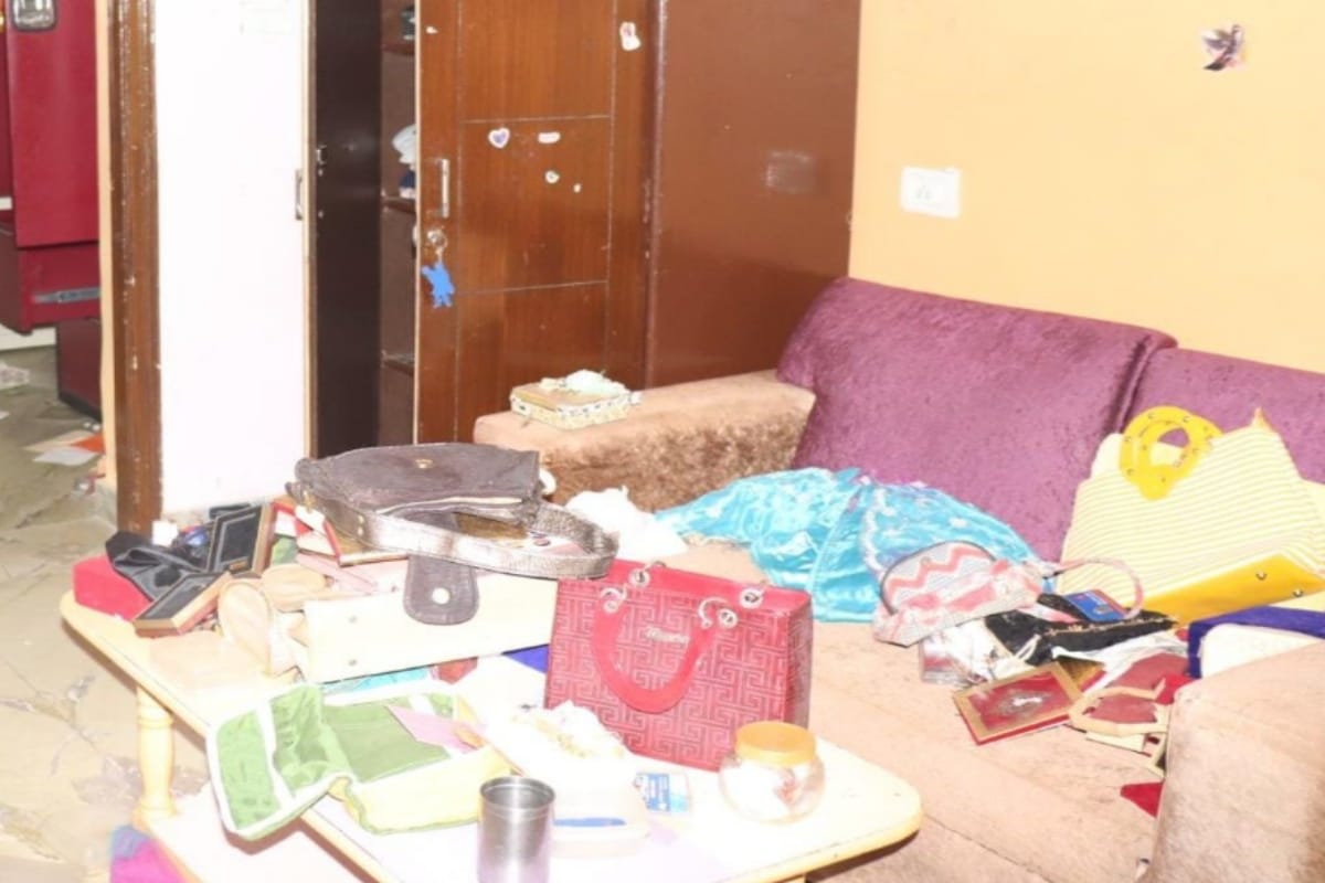 one crore theft in bussinessman house