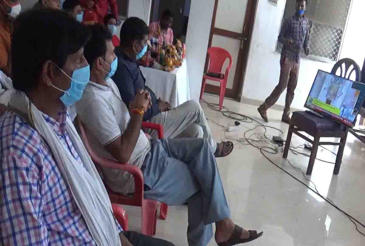 Mann Ki Baat: PM talks to the craftsmen of Chitrakoot