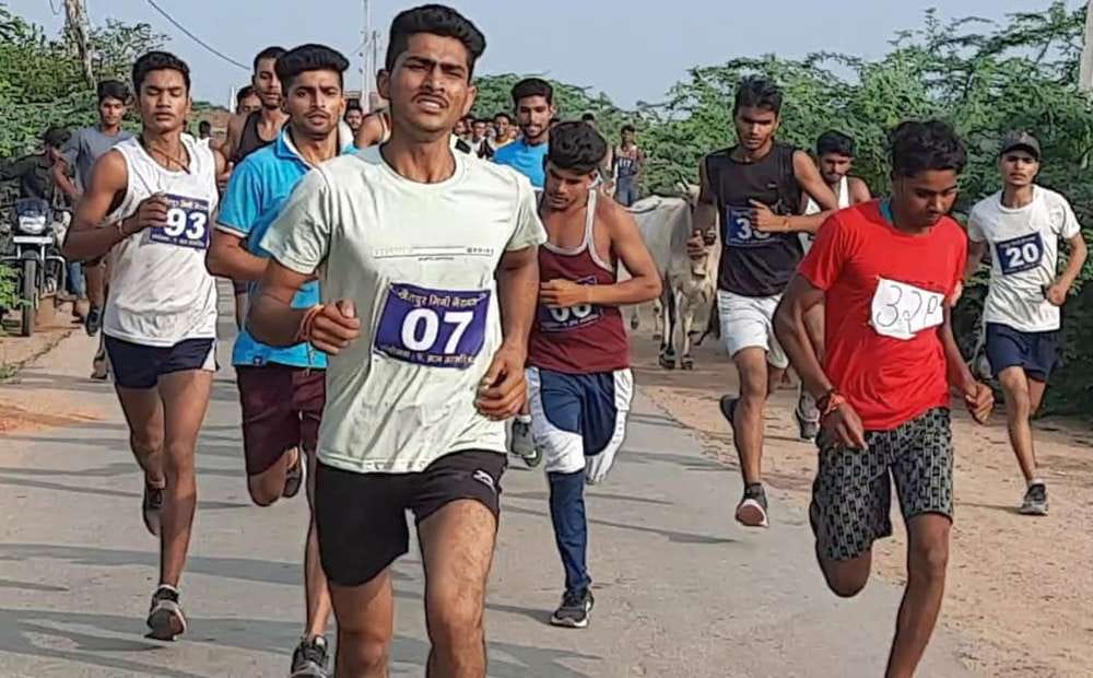 Dhirendra wins in mini marathon race