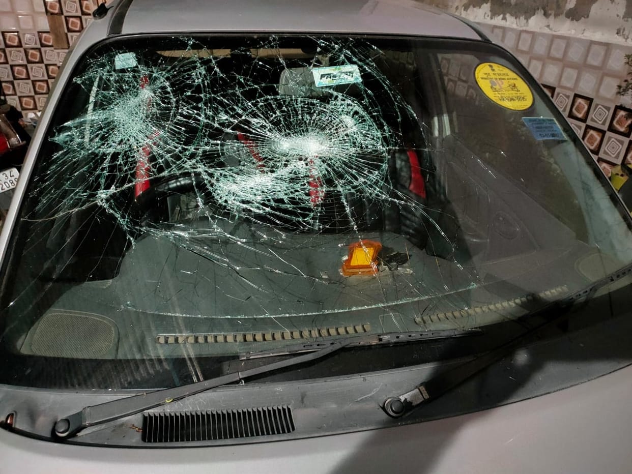 Attempted robbery by assaulting a Home Ministry employee