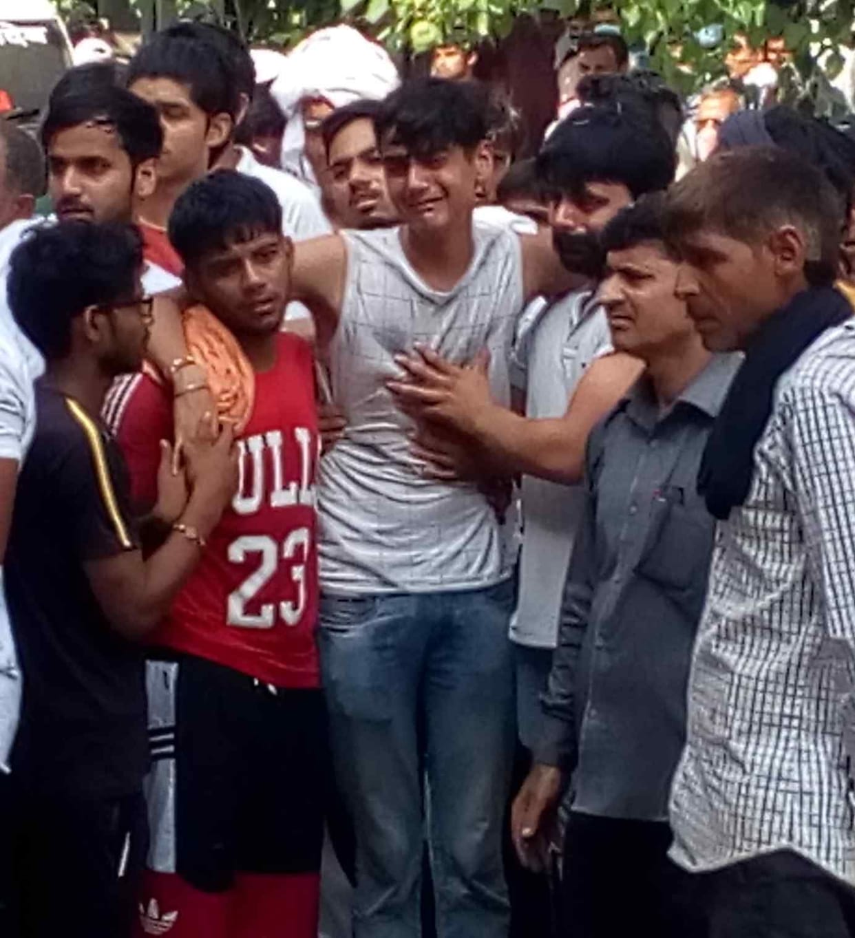 Abhishek became unconscious after lighting the fire