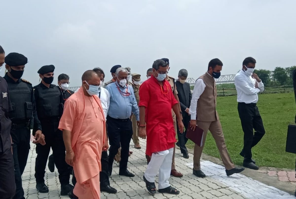 अयोध्या पहुंचे मुख्यमंत्री योगी आदित्यनाथ।