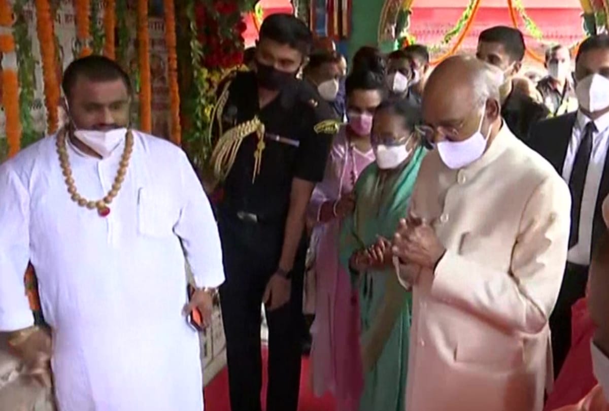 President Ramnath Kovind offers prayer to Ramlala and Hanuman Garhi.