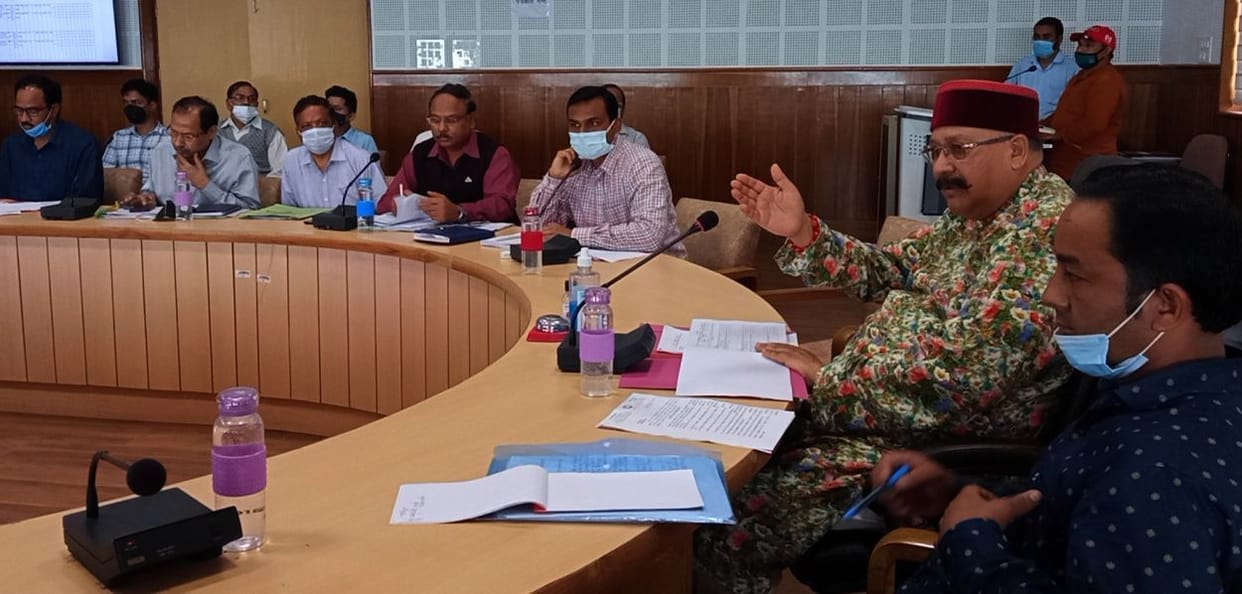 LNV minister angry to see the bad condition of the roads